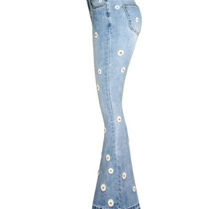 Fashionable flared jeans daisy embr..