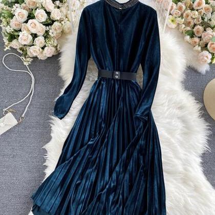 Elegant velvet long sleeve dress