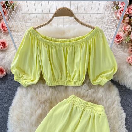 Cute two-piece off-the-shoulder wom..