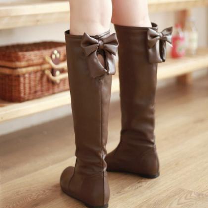 Cute knee-length flat heel boots