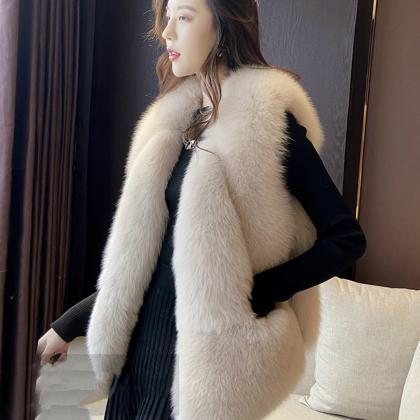 Stylish vest with imitation fox fur