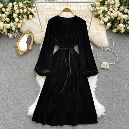 Black V Neck Long Sleeve Dress Simple Fashion..