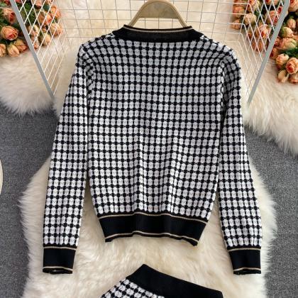 Fashion Plaid Knit Cardigan Sweater..