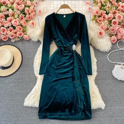 Elegant v neck velvet dress long sl..