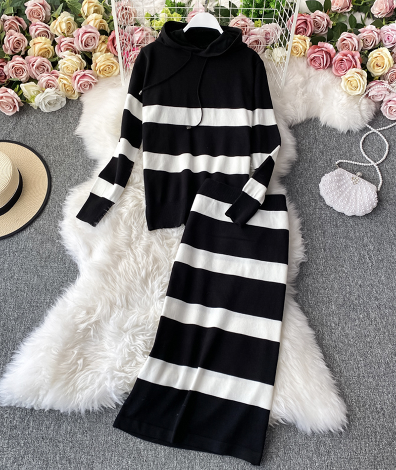 Cute knitted hoodie + skirt Two-piece knitted suit