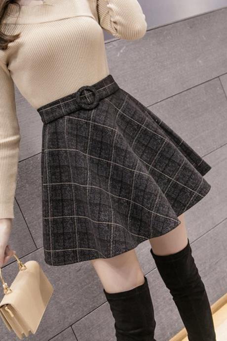 Fashionable woolen plaid short skirt