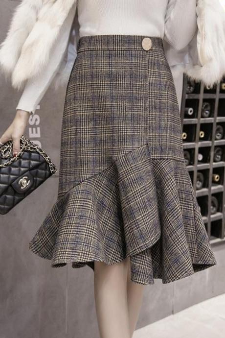 Stylish irregular plaid skirt