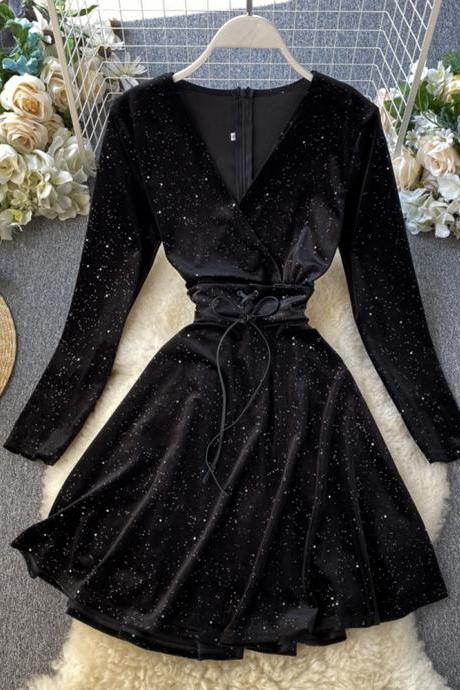 Black v neck velvet short dress