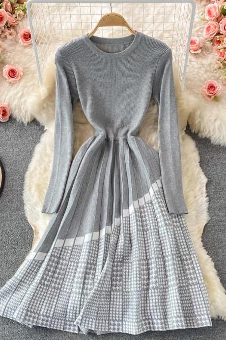 Cute long-sleeved knitted long-sleeved dress