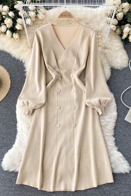Cute v-neckline knitted long-sleeved dress