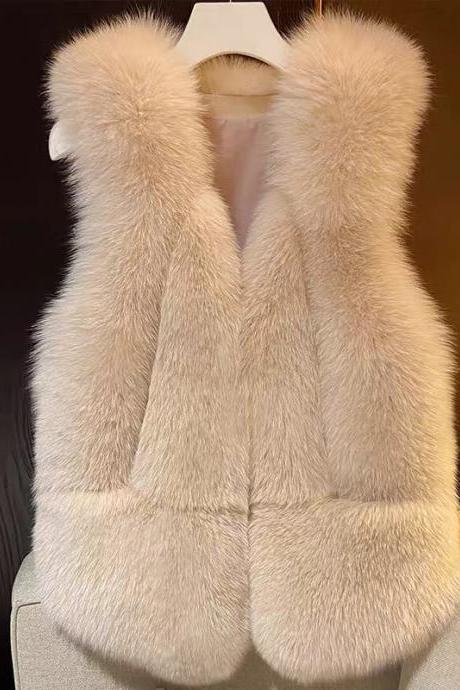Stylish vest with imitation fox fur