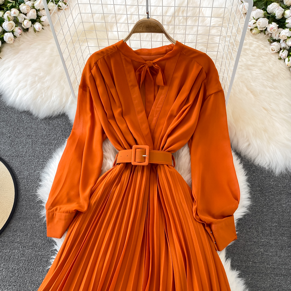 Elegant Chiffon A-Line Dress with Halter Neck and Long Sleeves